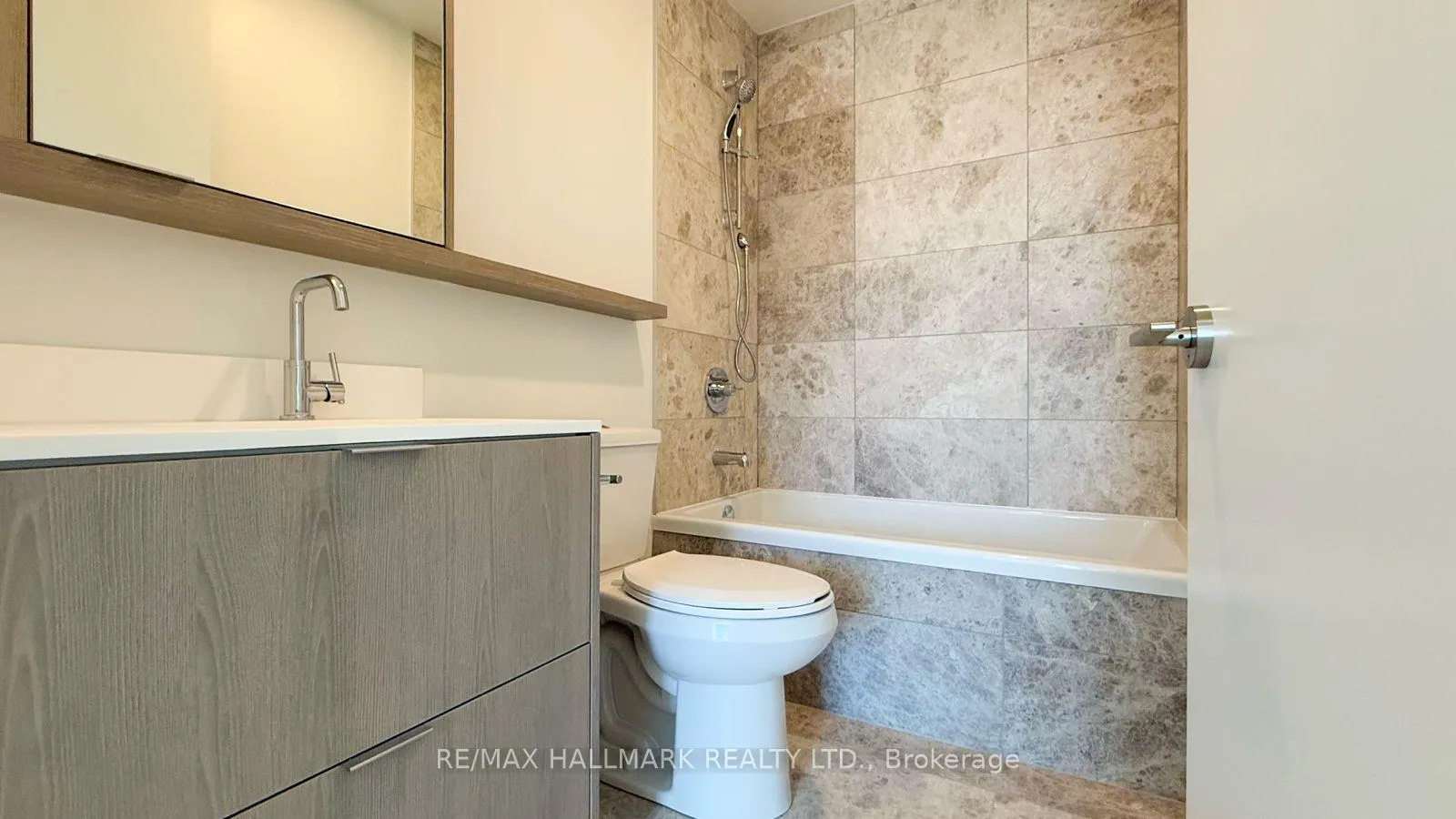 Photo 5 of Unit 513, 6 Greenbriar Road, North York, Bayview Village — HOMEH