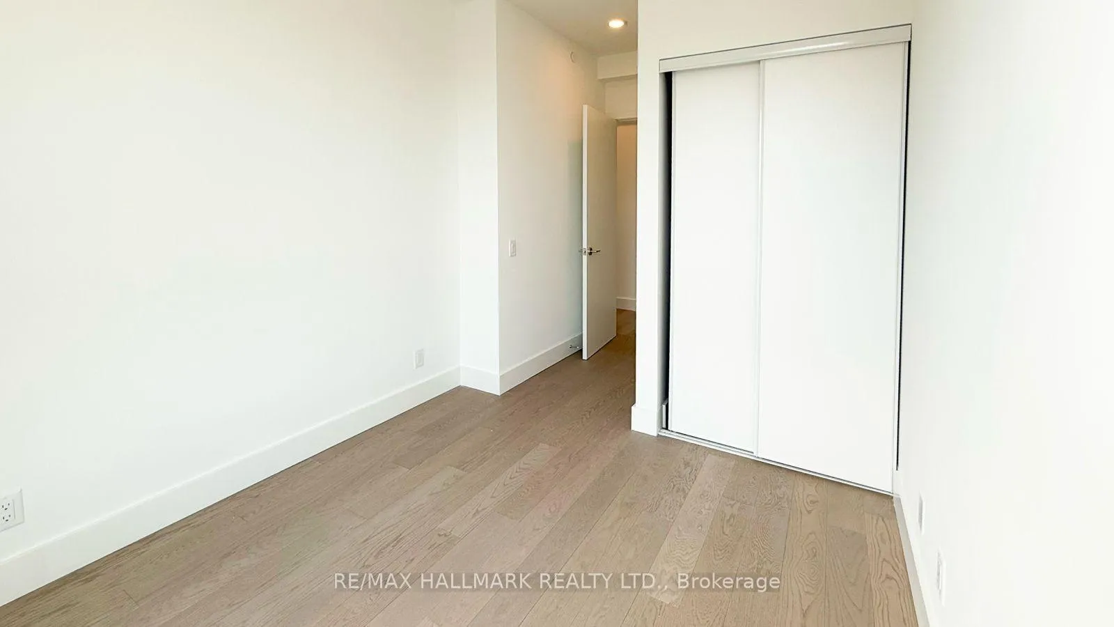 Photo 7 of Unit 513, 6 Greenbriar Road, North York, Bayview Village — HOMEH