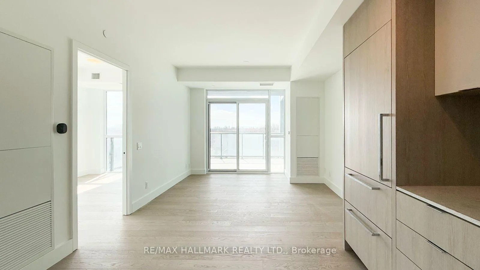 Photo 9 of Unit 513, 6 Greenbriar Road, North York, Bayview Village — HOMEH