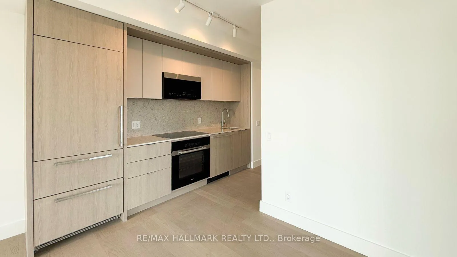 Photo 10 of Unit 513, 6 Greenbriar Road, North York, Bayview Village — HOMEH