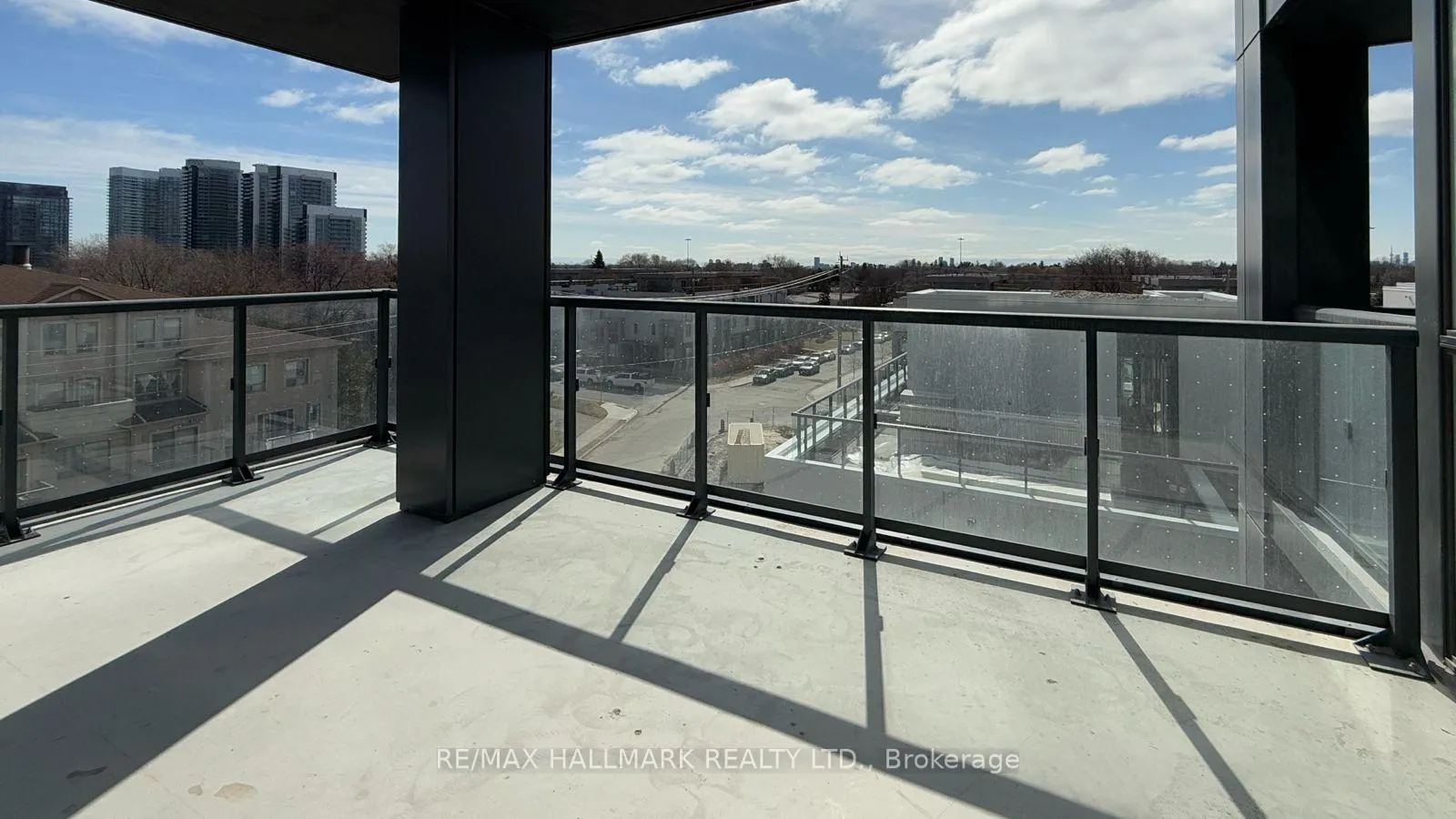 Photo 11 of Unit 513, 6 Greenbriar Road, North York, Bayview Village — HOMEH