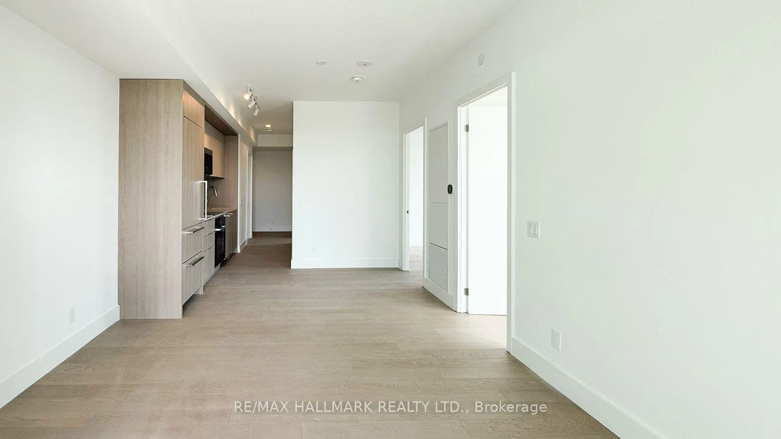 Photo 12 of Unit 513, 6 Greenbriar Road, North York, Bayview Village — HOMEH