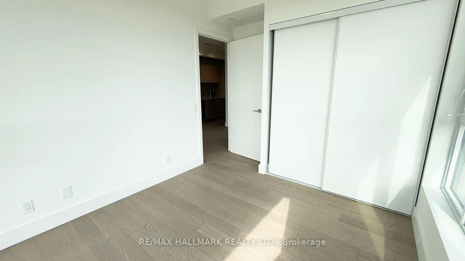 Photo 14 of Unit 513, 6 Greenbriar Road, North York, Bayview Village — HOMEH