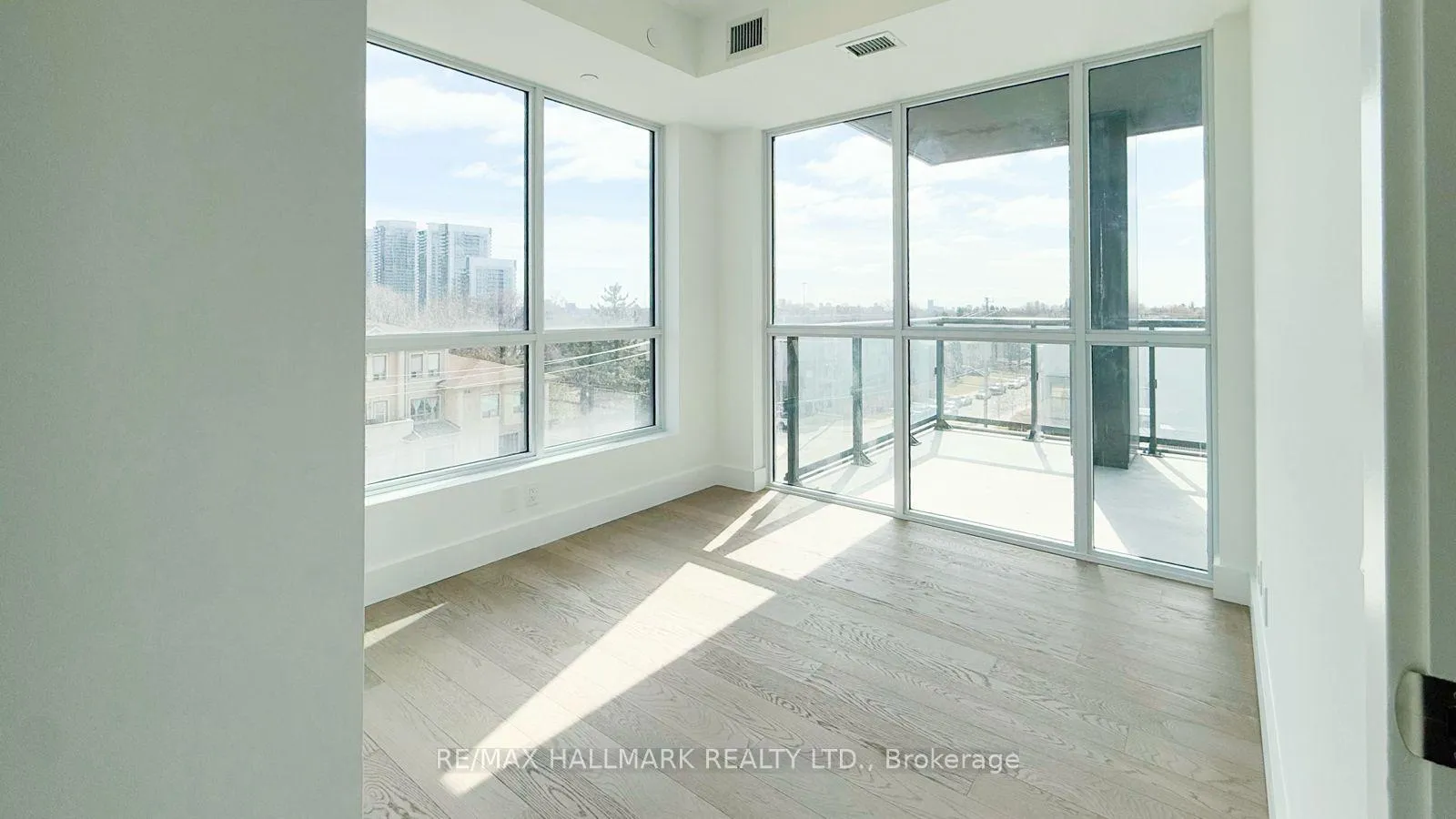 Photo 15 of Unit 513, 6 Greenbriar Road, North York, Bayview Village — HOMEH