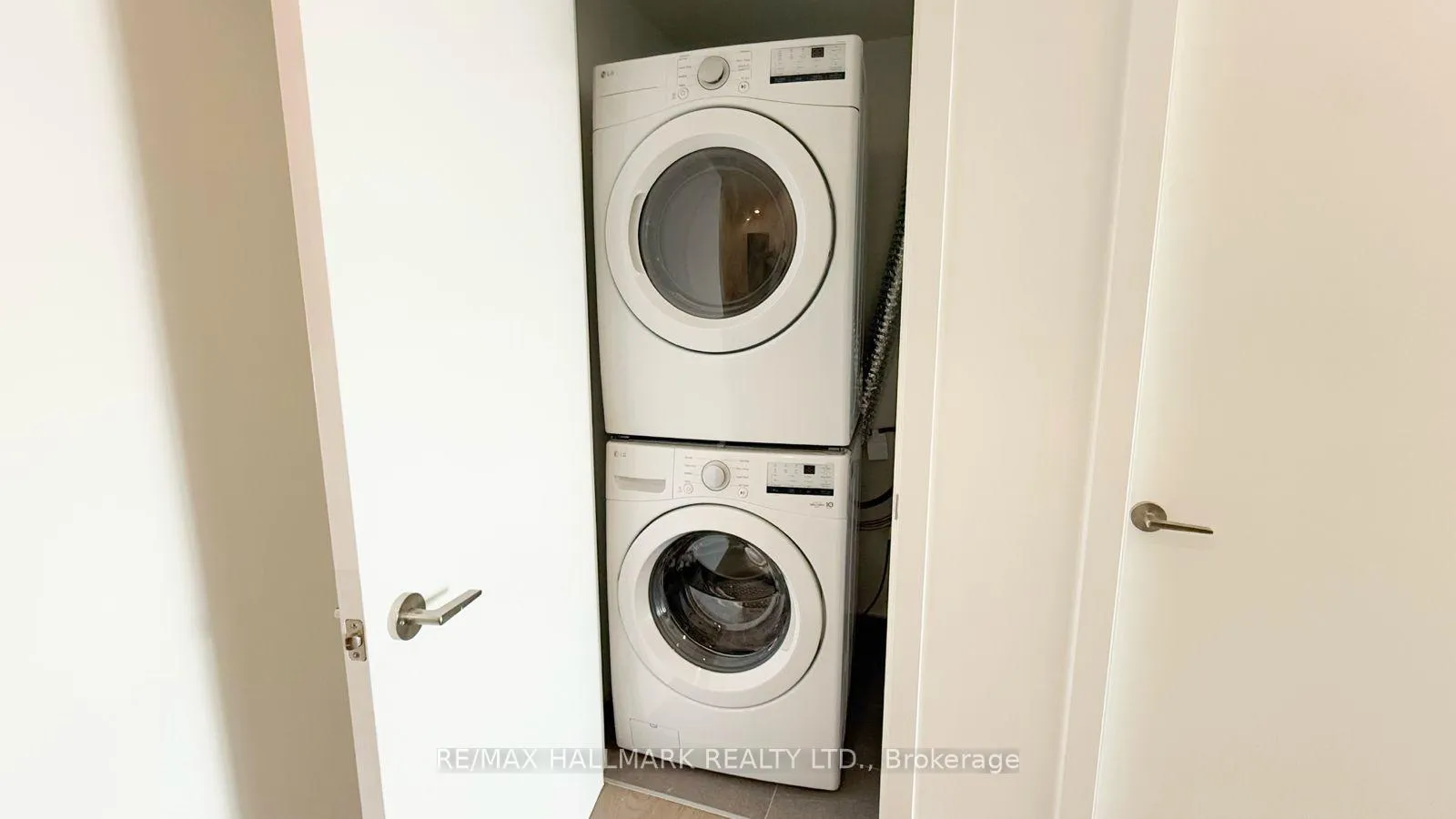 Photo 16 of Unit 513, 6 Greenbriar Road, North York, Bayview Village — HOMEH