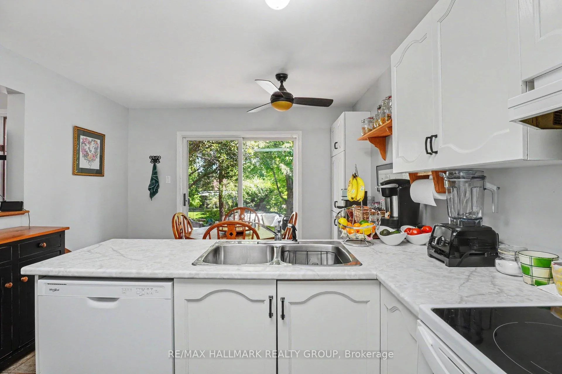 Photo 9 of 29 Carbery Drive, Ottawa, Stittsville (Central) — HOMEH