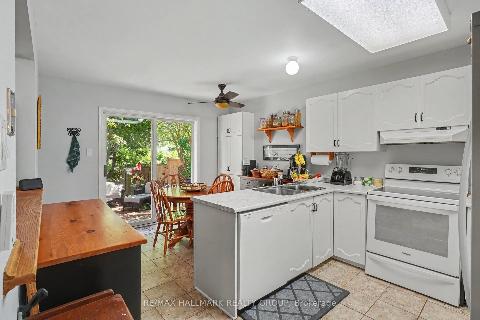 Photo 11 of 29 Carbery Drive, Ottawa, Stittsville (Central) — HOMEH
