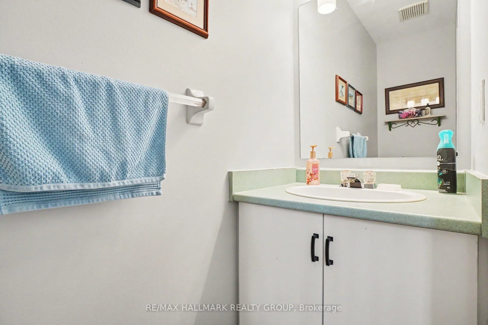 Photo 17 of 29 Carbery Drive, Ottawa, Stittsville (Central) — HOMEH