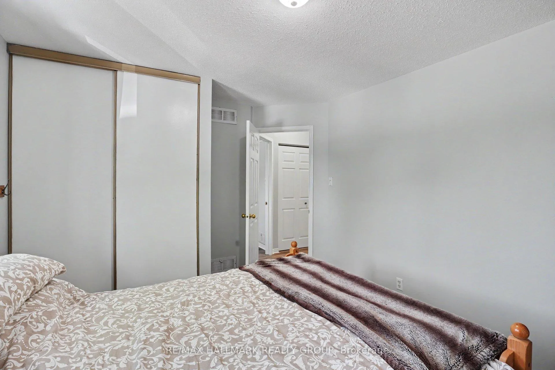 Photo 21 of 29 Carbery Drive, Ottawa, Stittsville (Central) — HOMEH