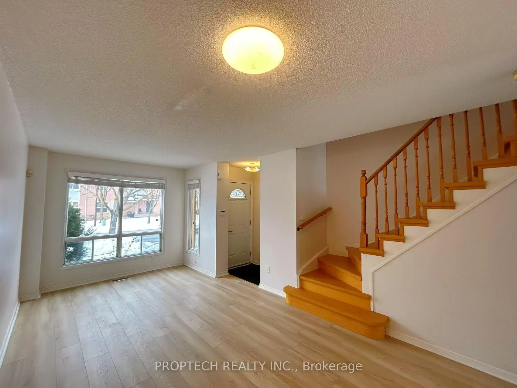 Photo 3 of 31 Rachel Crescent, Markham, Cachet — HOMEH