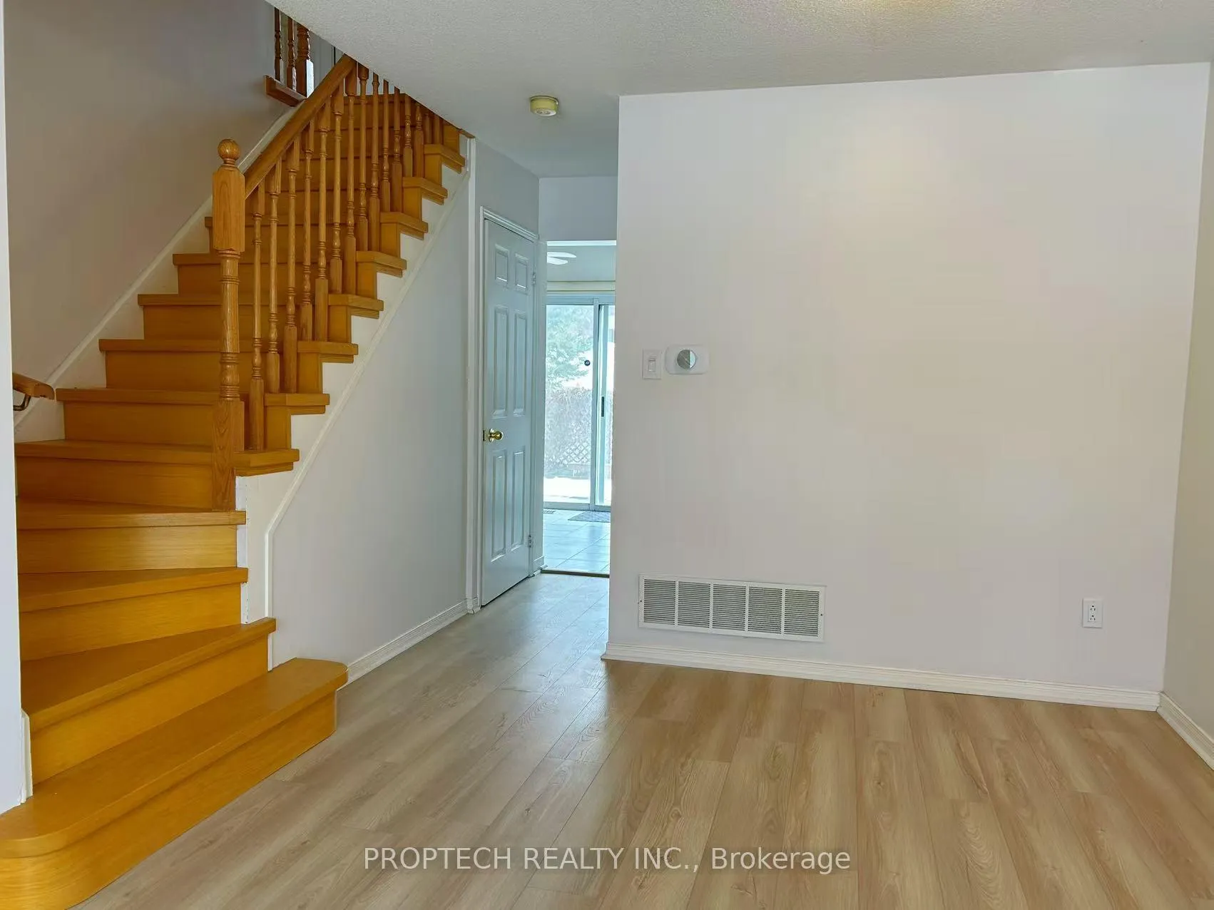 Photo 4 of 31 Rachel Crescent, Markham, Cachet — HOMEH