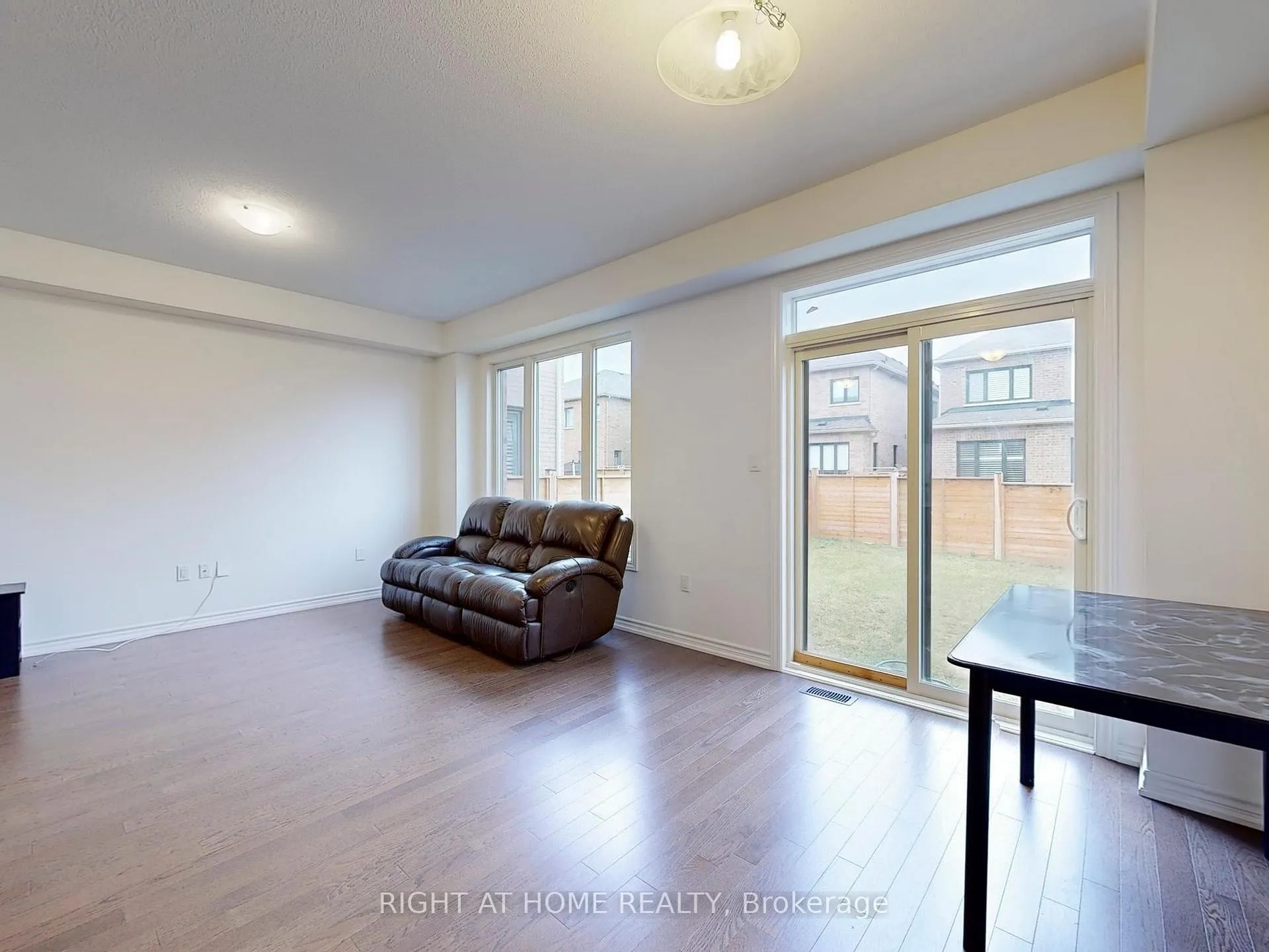 Photo 6 of 17 Louise Crescent, Whitby, Rural Whitby — HOMEH