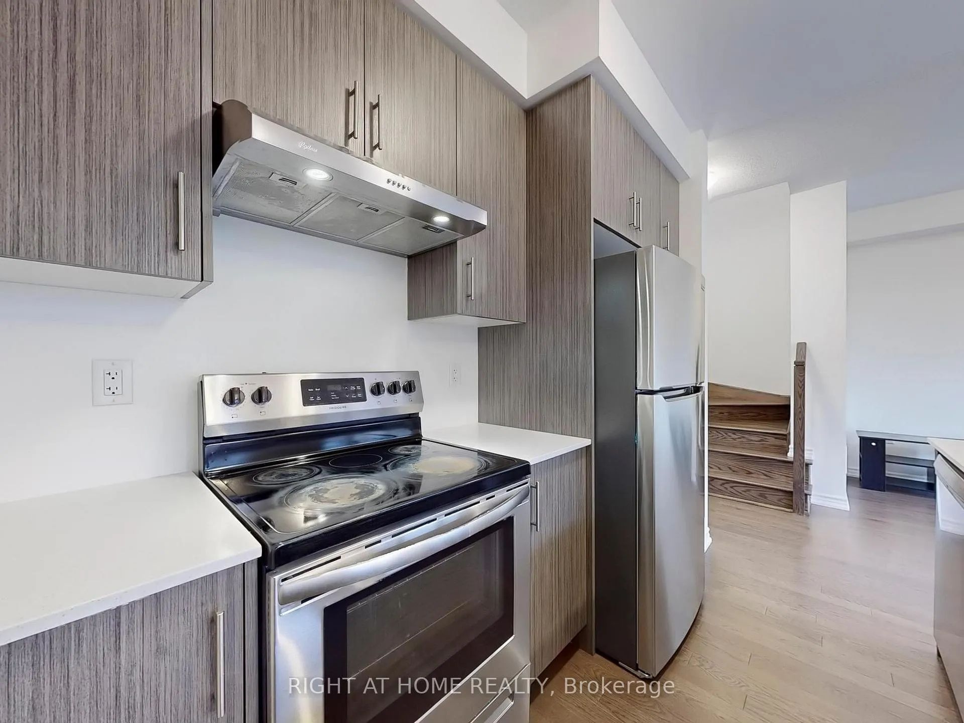 Photo 10 of 17 Louise Crescent, Whitby, Rural Whitby — HOMEH