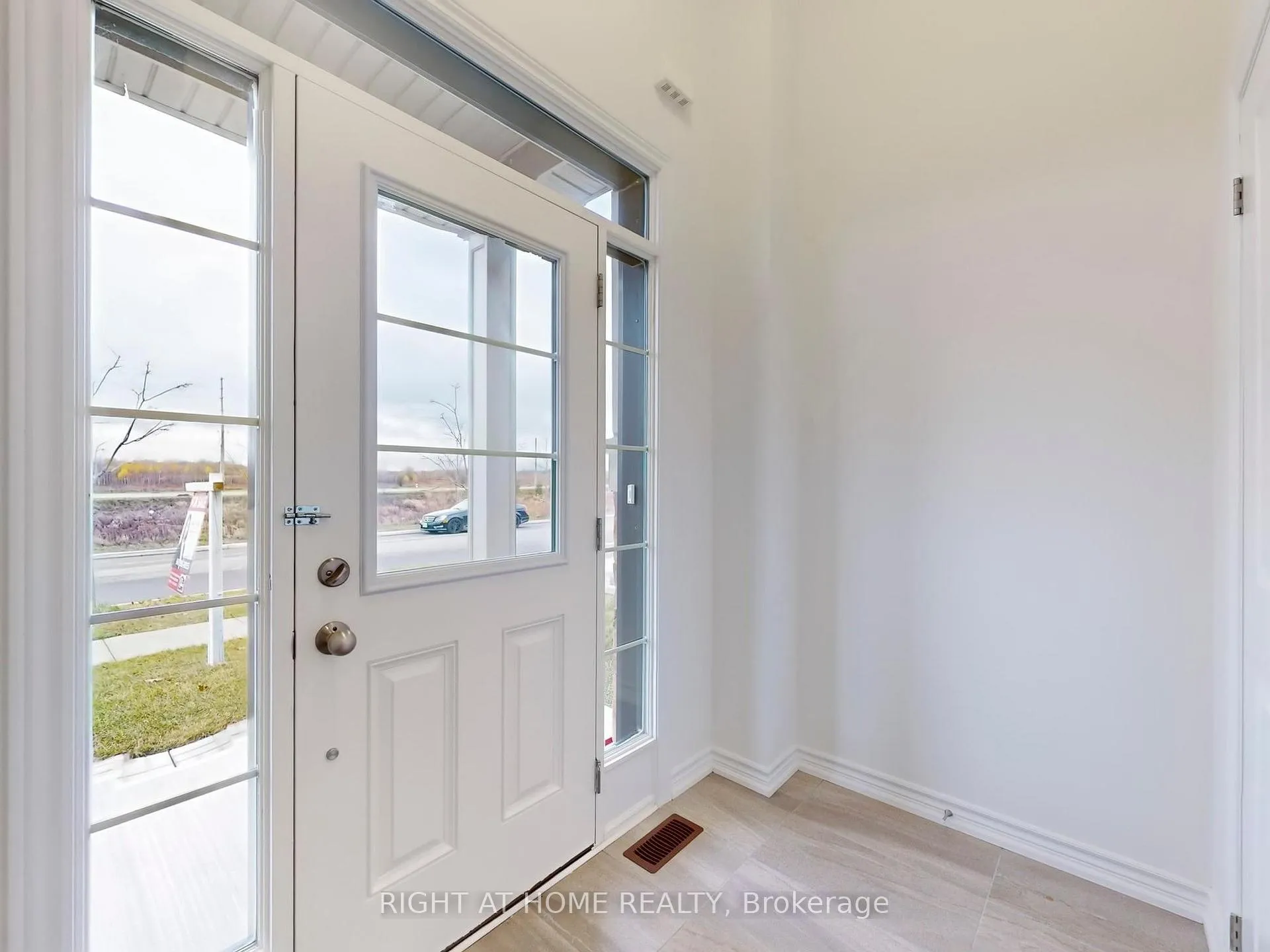 Photo 12 of 17 Louise Crescent, Whitby, Rural Whitby — HOMEH
