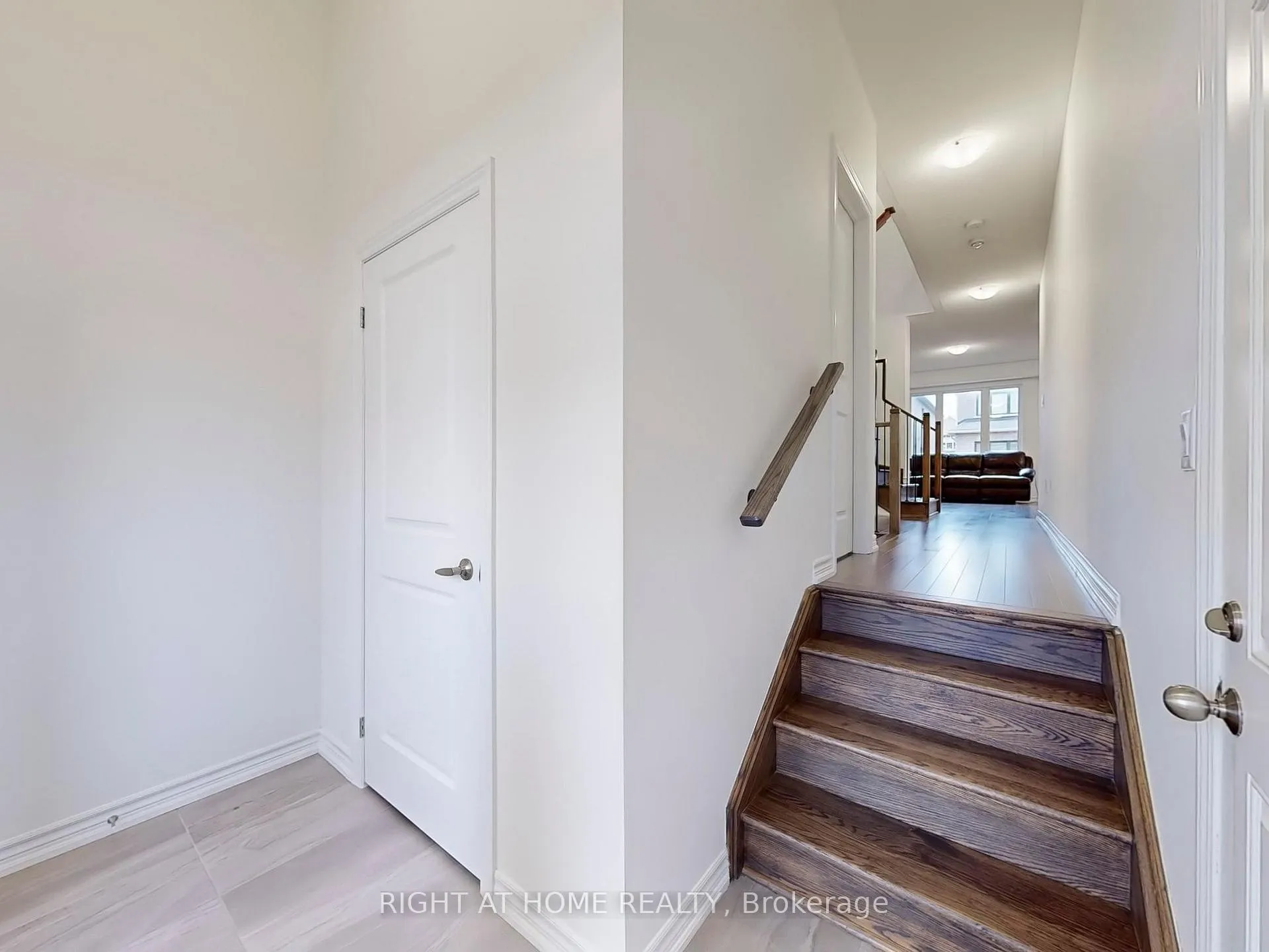 Photo 13 of 17 Louise Crescent, Whitby, Rural Whitby — HOMEH