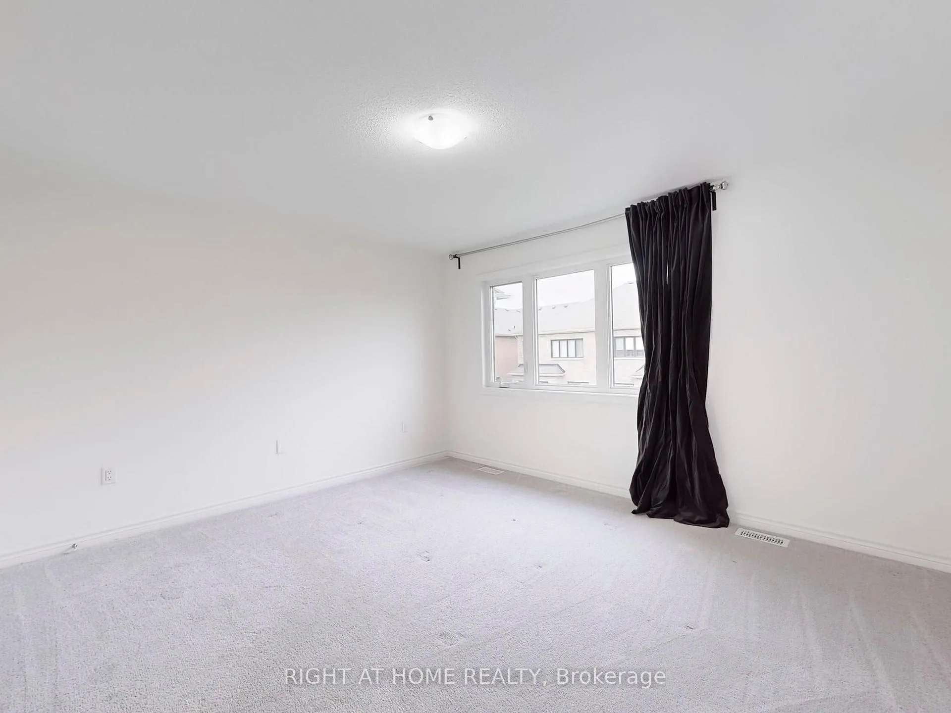 Photo 16 of 17 Louise Crescent, Whitby, Rural Whitby — HOMEH