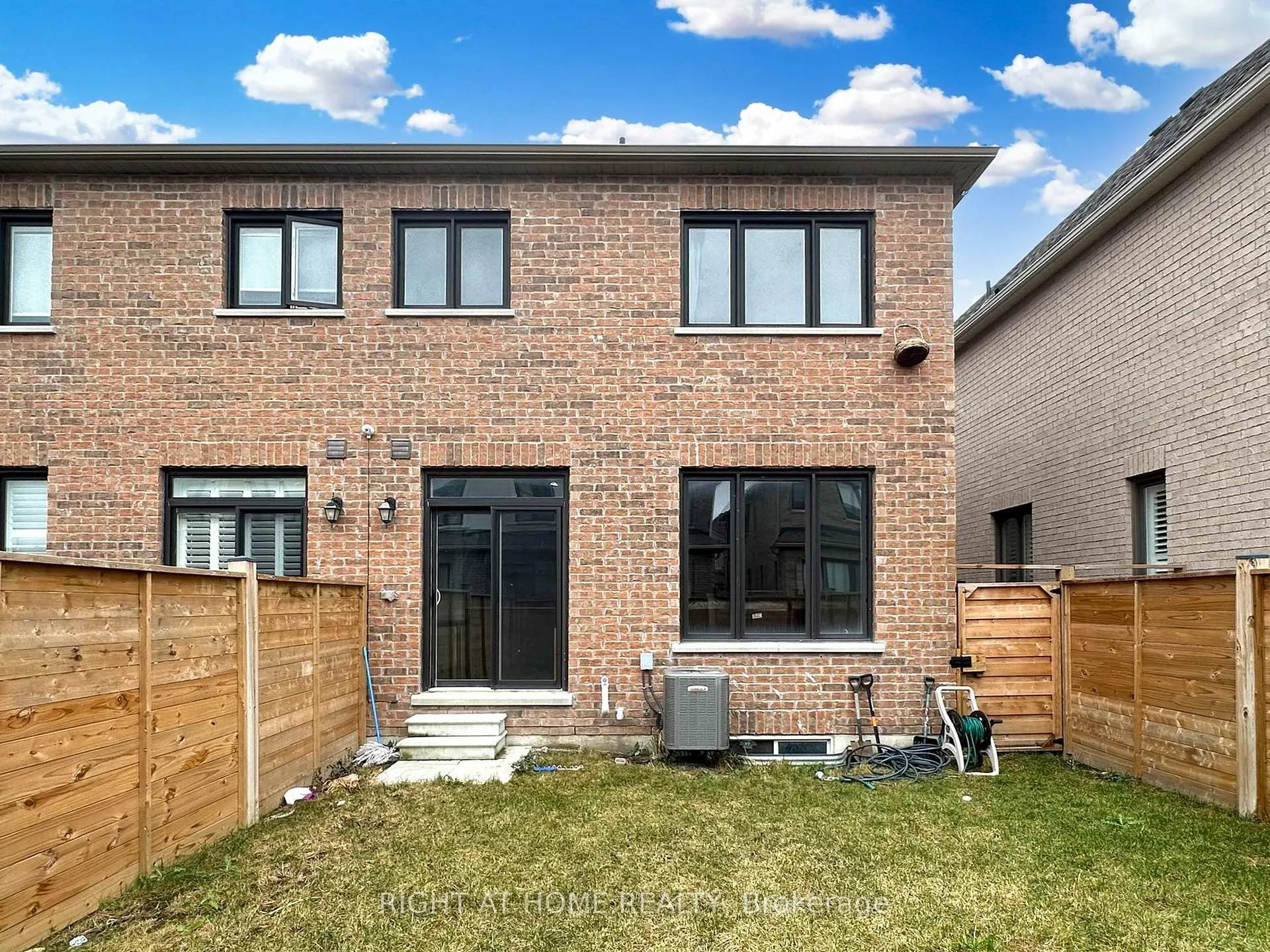 Photo 32 of 17 Louise Crescent, Whitby, Rural Whitby — HOMEH