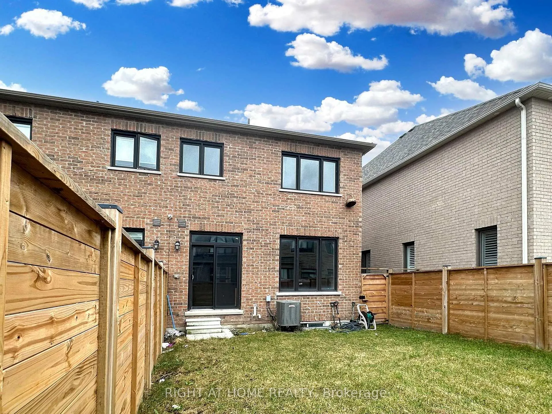 Photo 33 of 17 Louise Crescent, Whitby, Rural Whitby — HOMEH