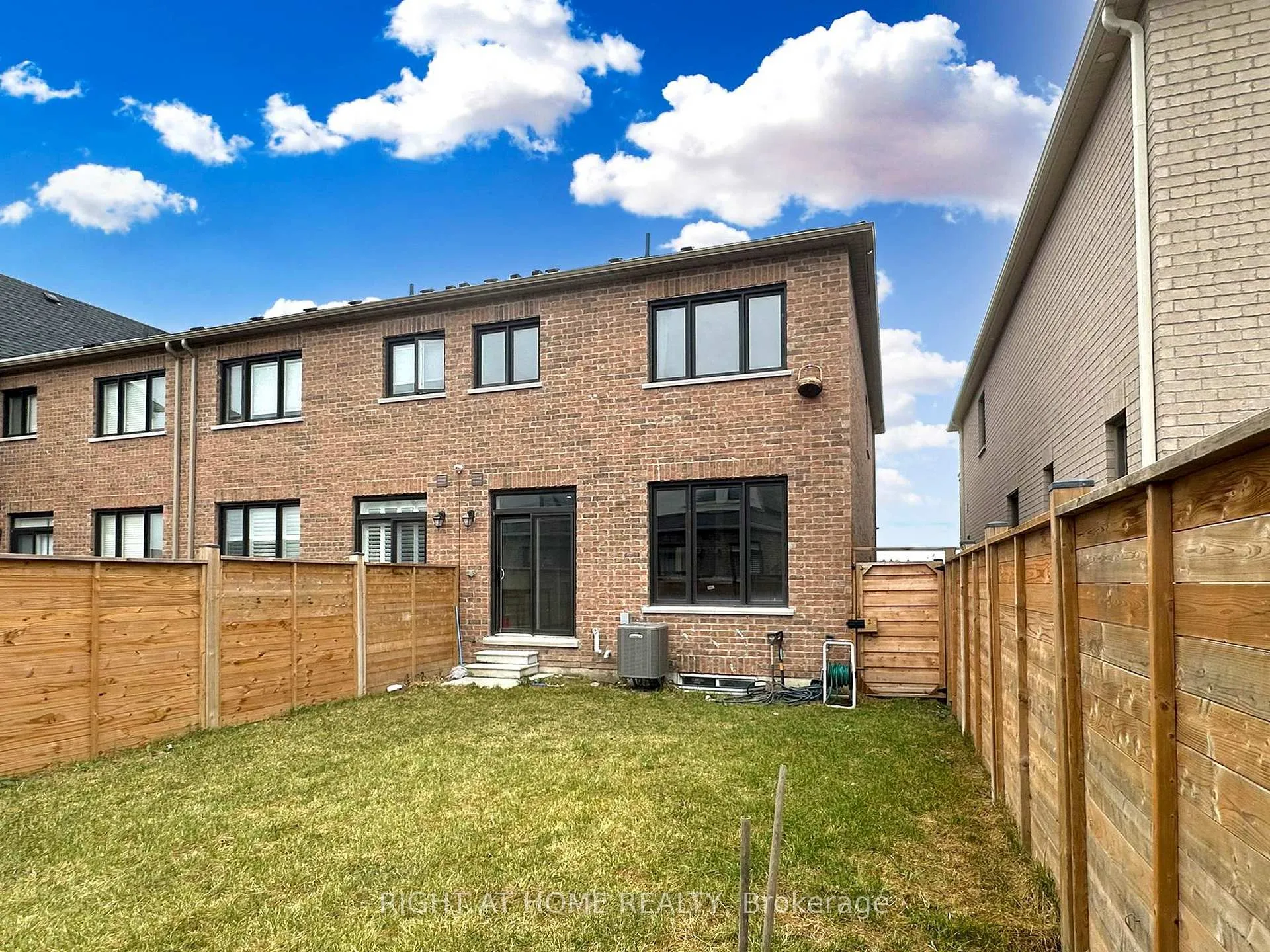 Photo 34 of 17 Louise Crescent, Whitby, Rural Whitby — HOMEH