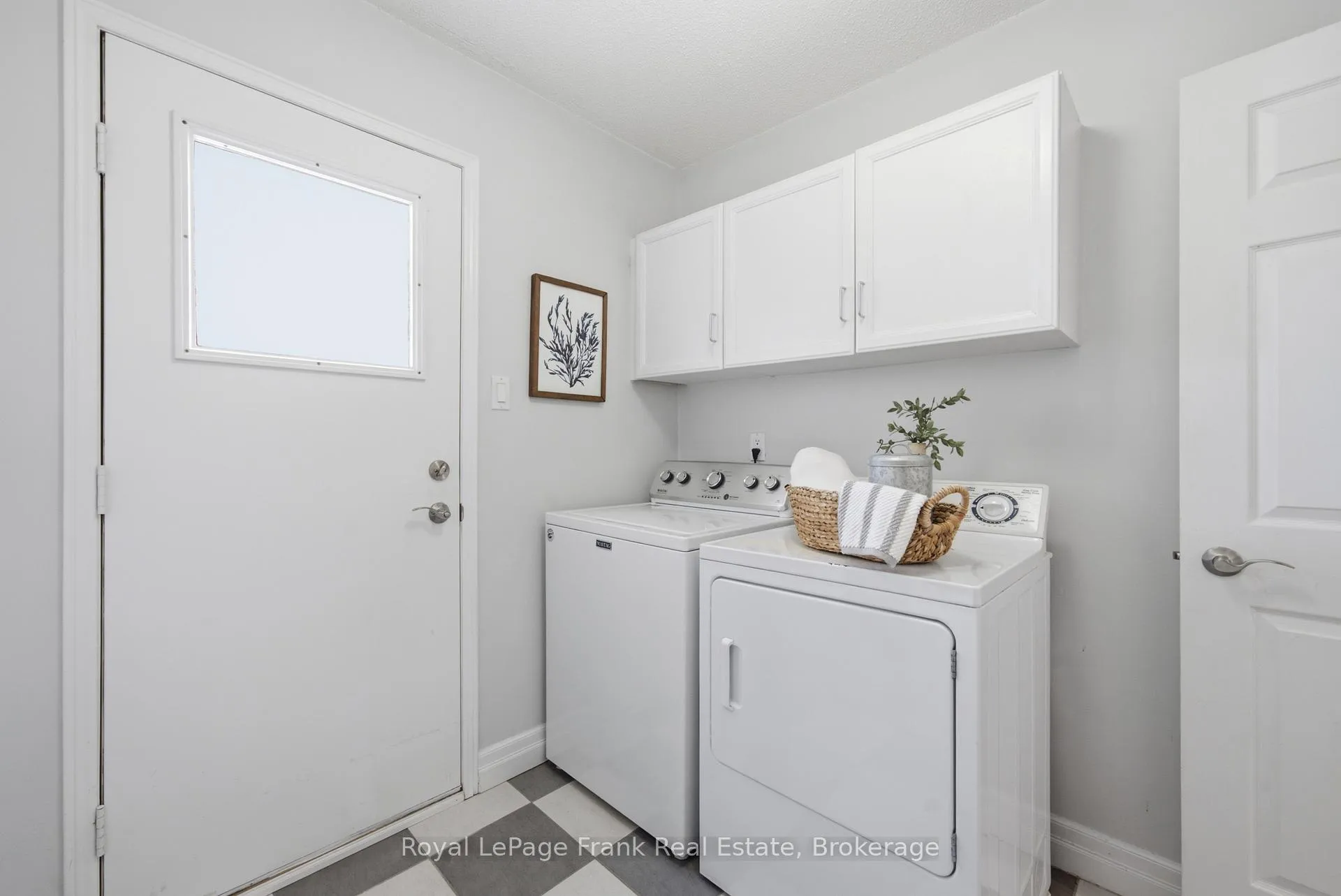 Photo 19 of 37 Parkes Drive, Ajax, South West — HOMEH