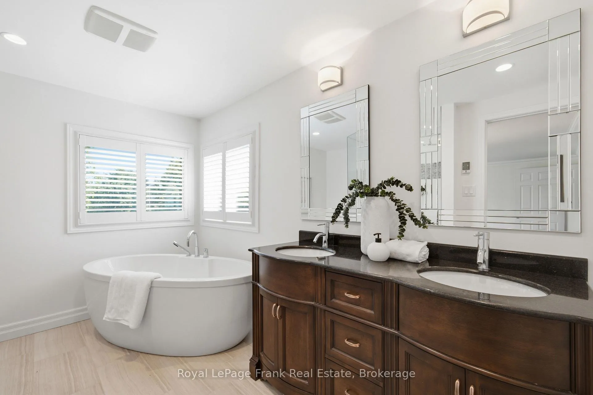 Photo 23 of 37 Parkes Drive, Ajax, South West — HOMEH