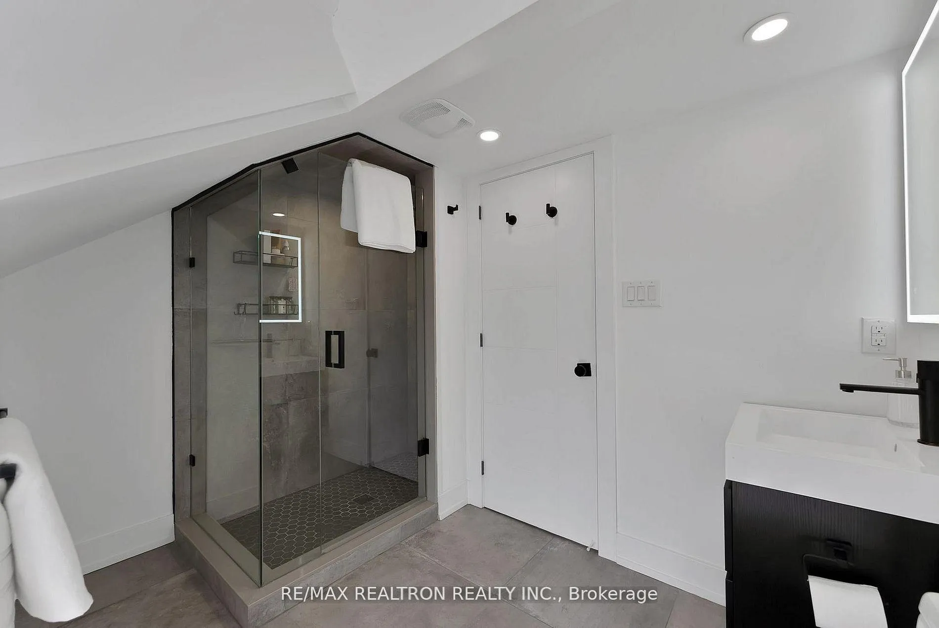 Photo 20 of 277 Boston Avenue, Toronto, South Riverdale — HOMEH