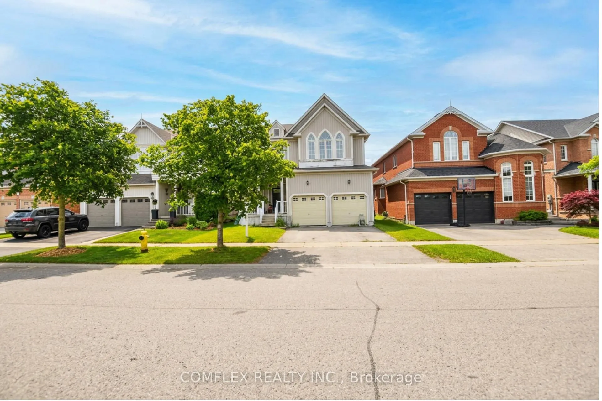 Photo 2 of 19 Kinross Avenue, Whitby, Brooklin — HOMEH