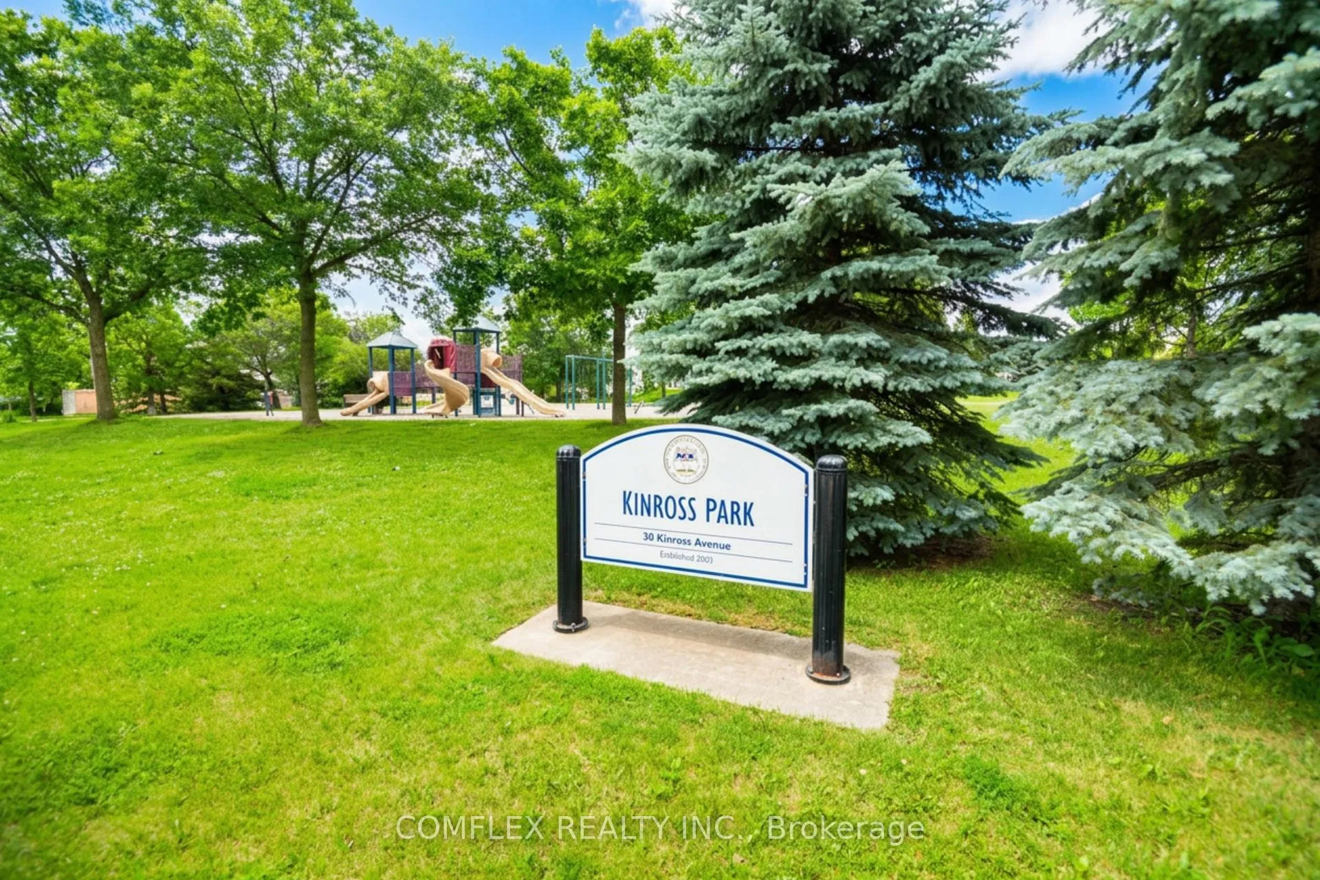 Photo 4 of 19 Kinross Avenue, Whitby, Brooklin — HOMEH