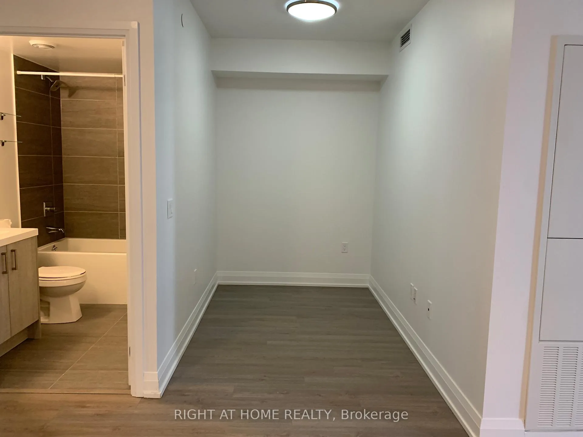 Photo 3 of Unit 1010, 77 Mutual Street, Toronto, Church-Yonge Corridor — HOMEH