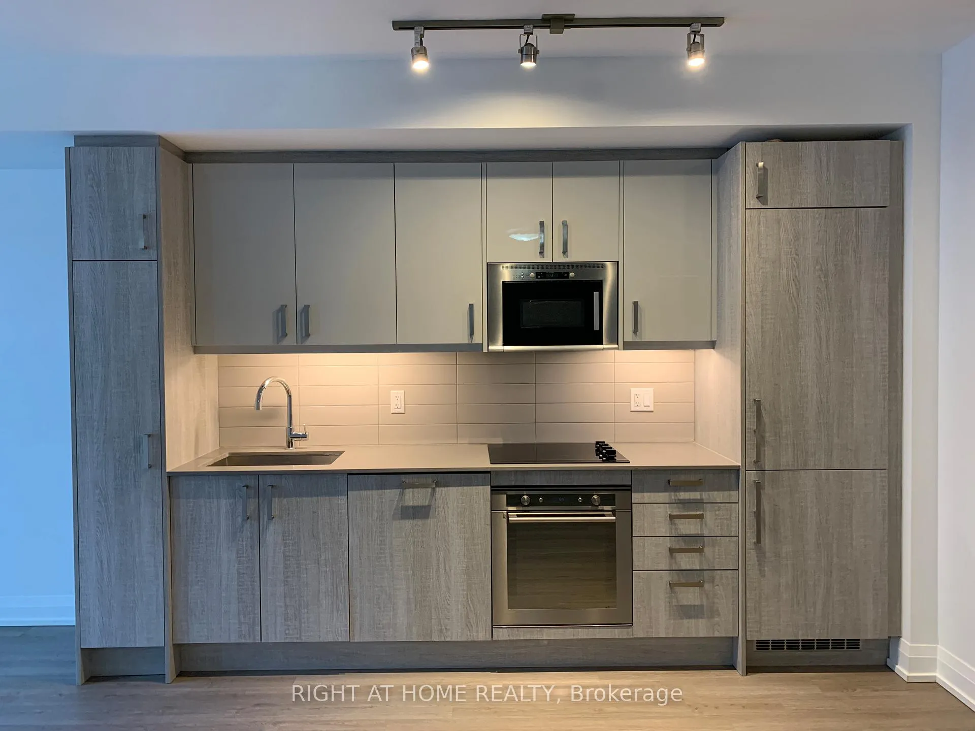 Photo 4 of Unit 1010, 77 Mutual Street, Toronto, Church-Yonge Corridor — HOMEH