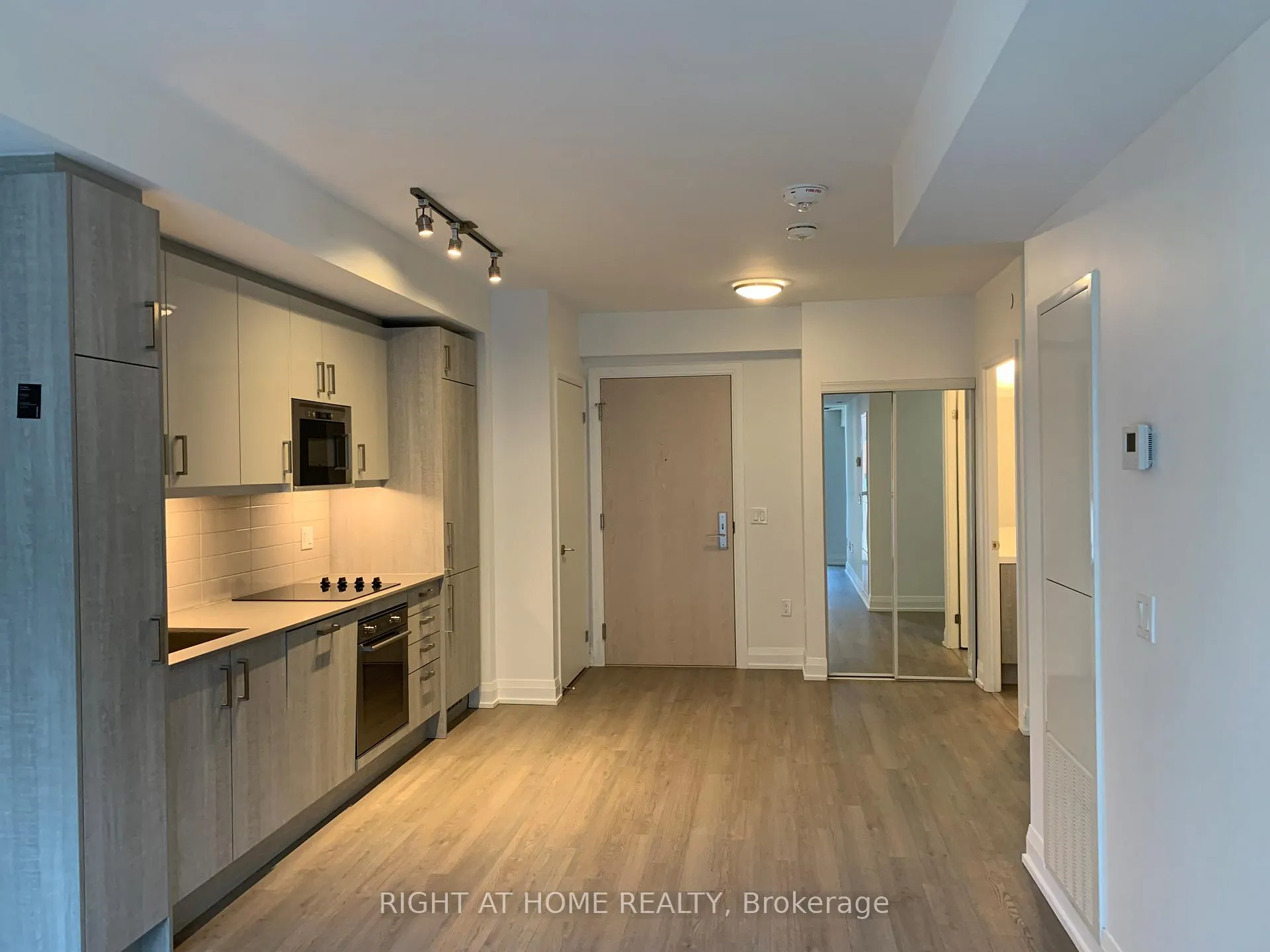 Photo 6 of Unit 1010, 77 Mutual Street, Toronto, Church-Yonge Corridor — HOMEH