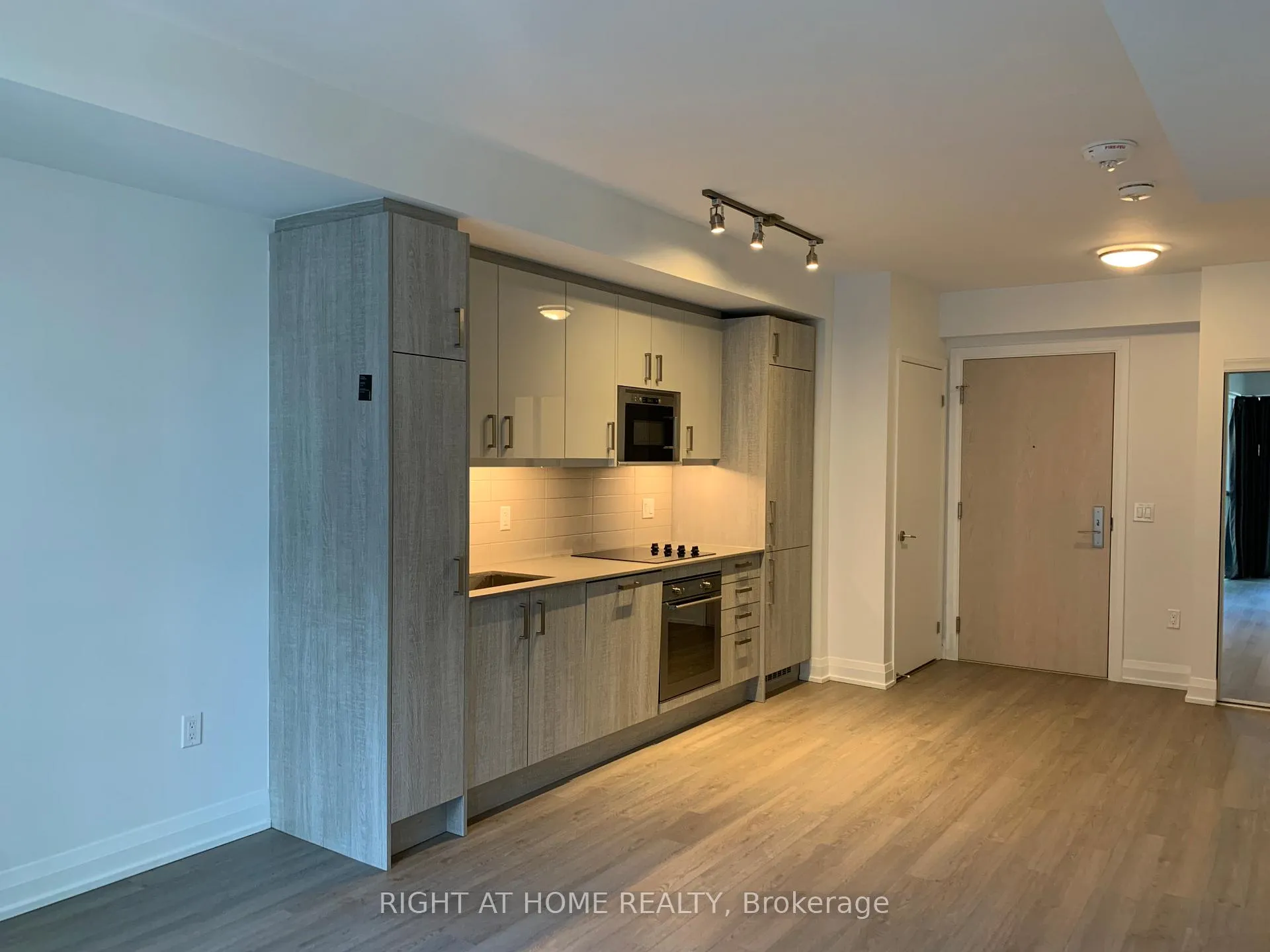 Photo 7 of Unit 1010, 77 Mutual Street, Toronto, Church-Yonge Corridor — HOMEH