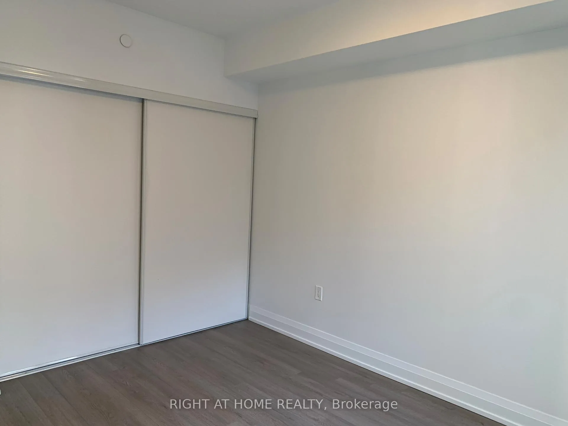 Photo 8 of Unit 1010, 77 Mutual Street, Toronto, Church-Yonge Corridor — HOMEH
