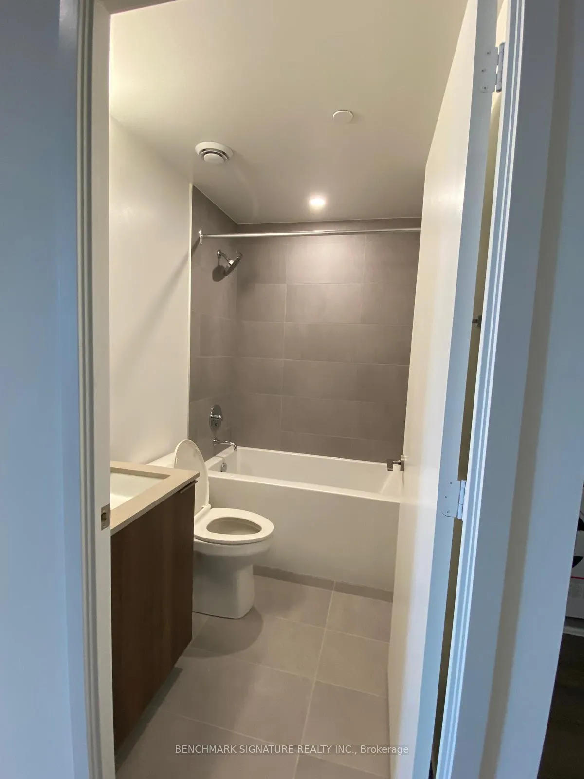 Photo 7 of Unit 302, 7890 Jane Street, Vaughan, Vaughan Corporate Centre — HOMEH