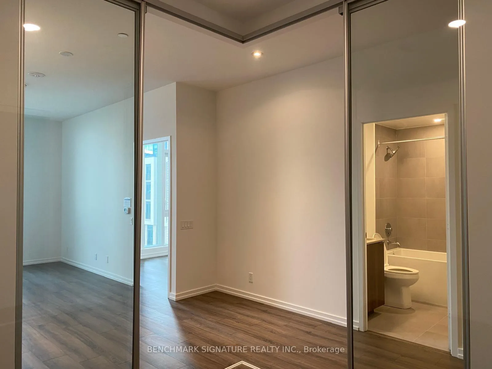 Photo 10 of Unit 302, 7890 Jane Street, Vaughan, Vaughan Corporate Centre — HOMEH