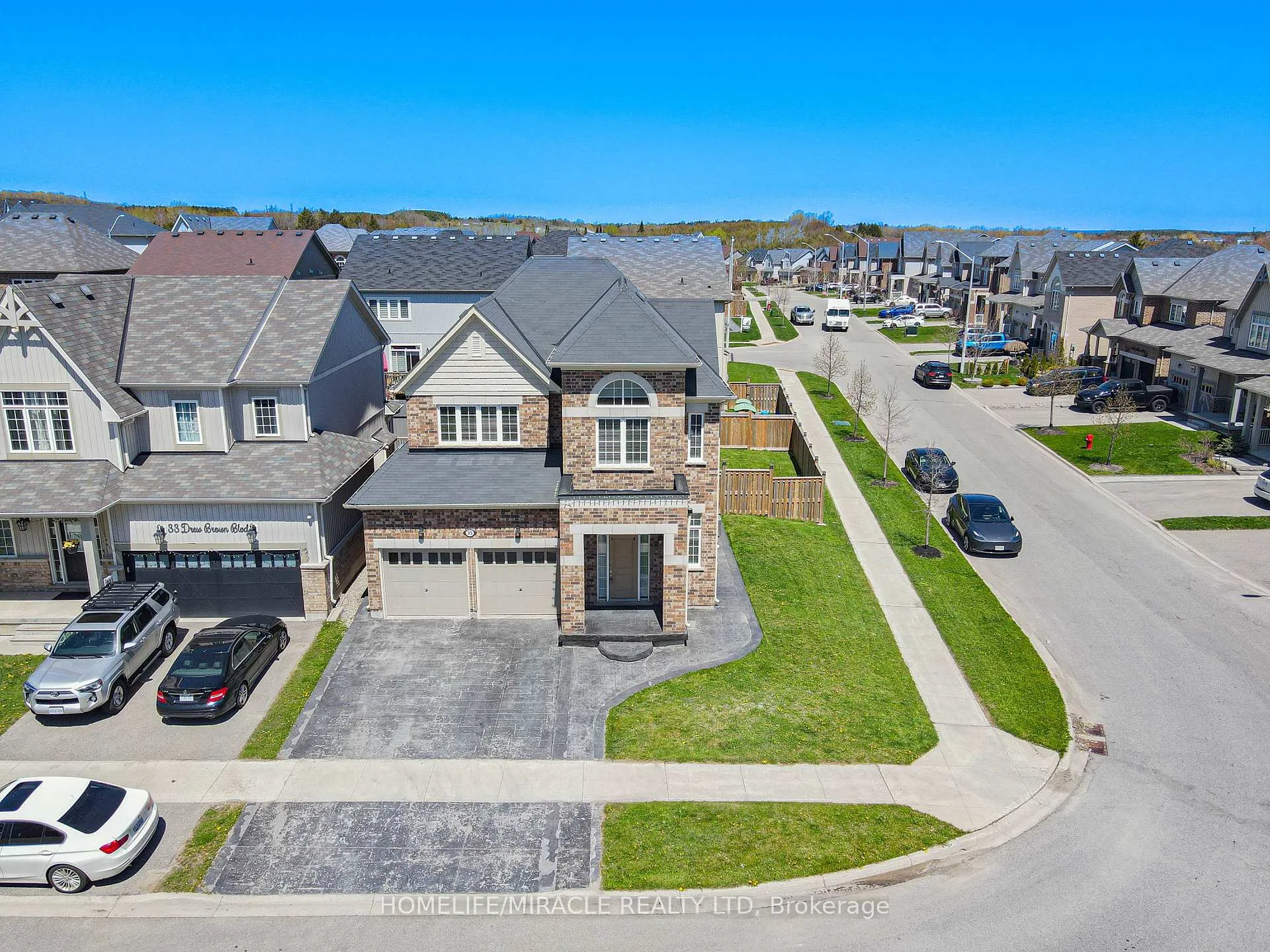 Photo 3 of 35 Drew Brown Boulevard, Orangeville — HOMEH