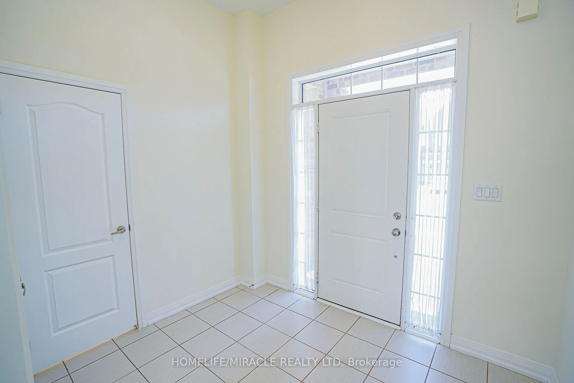Photo 7 of 35 Drew Brown Boulevard, Orangeville — HOMEH