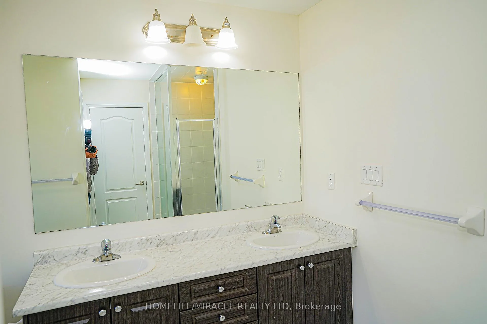 Photo 16 of 35 Drew Brown Boulevard, Orangeville — HOMEH