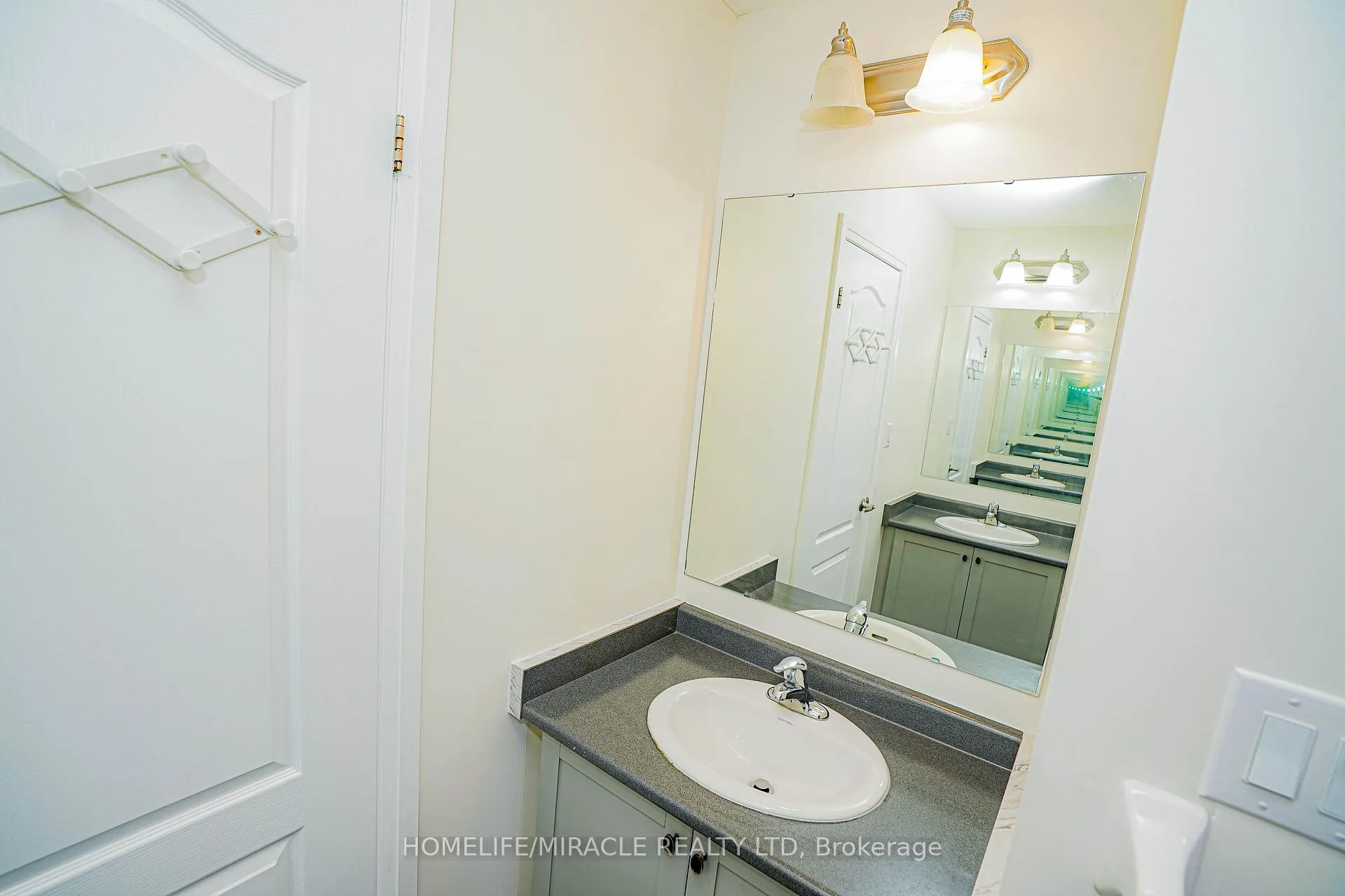 Photo 25 of 35 Drew Brown Boulevard, Orangeville — HOMEH