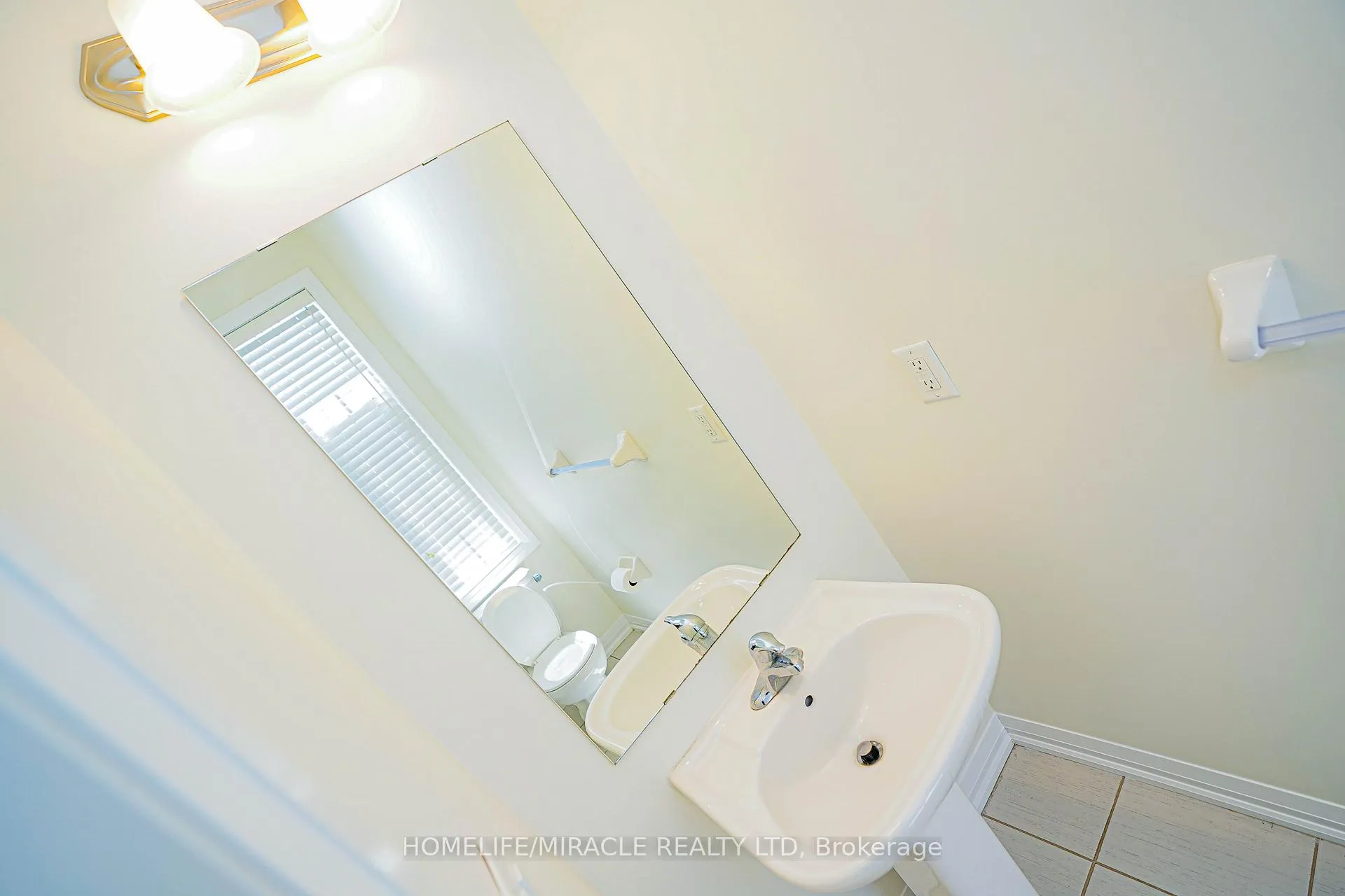 Photo 27 of 35 Drew Brown Boulevard, Orangeville — HOMEH
