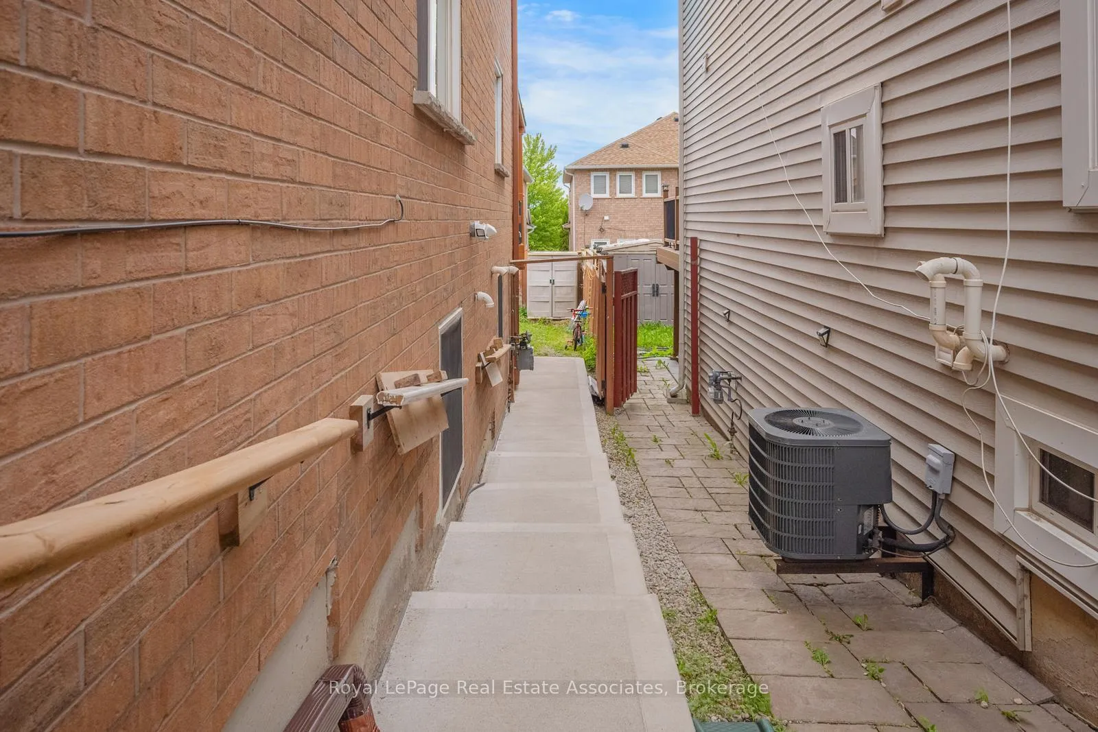 Photo 32 of 49 Tiller Trail, Brampton, Fletcher's Creek Village — HOMEH