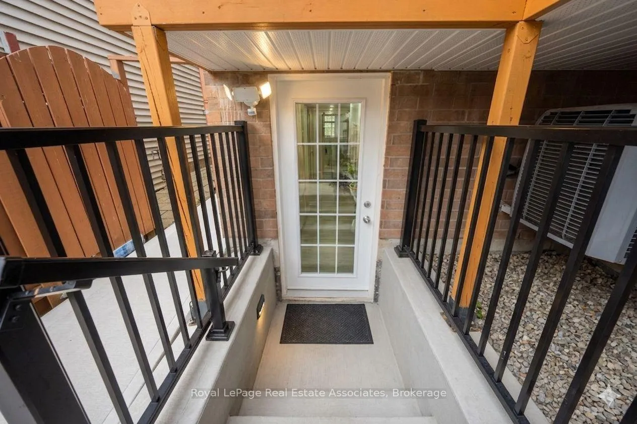 Photo 33 of 49 Tiller Trail, Brampton, Fletcher's Creek Village — HOMEH