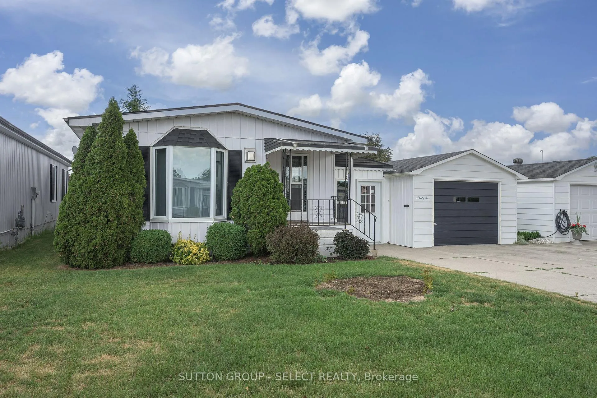 Photo 3 of 32 Miller Street, Strathroy-Caradoc, SE — HOMEH