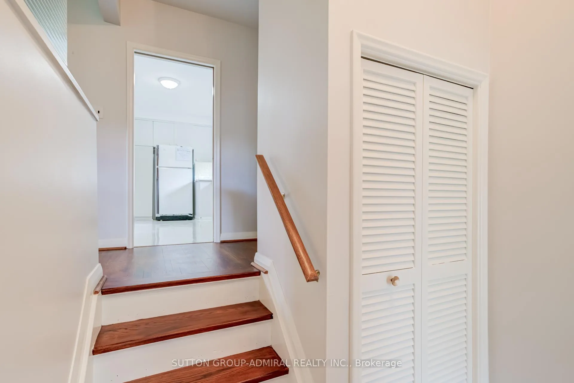 Photo 3 of 72 Cornerbrook Drive, North York, Parkwoods-Donalda — HOMEH