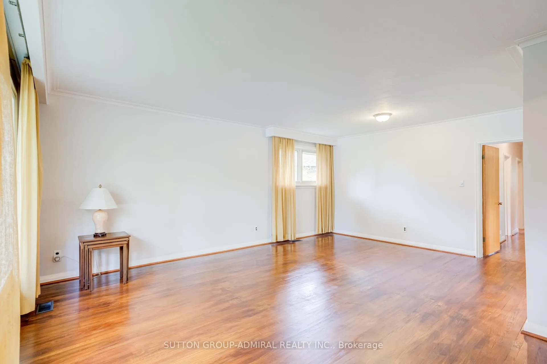 Photo 5 of 72 Cornerbrook Drive, North York, Parkwoods-Donalda — HOMEH