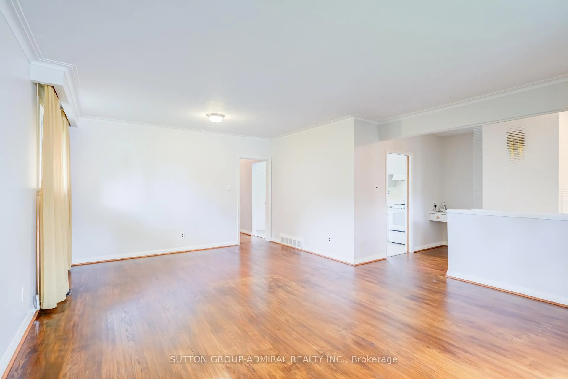 Photo 6 of 72 Cornerbrook Drive, North York, Parkwoods-Donalda — HOMEH