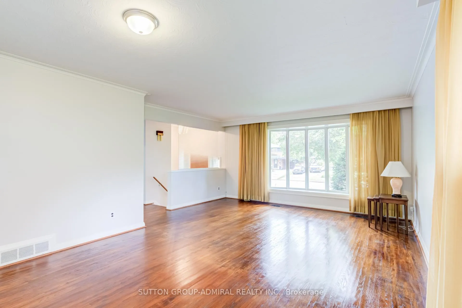 Photo 7 of 72 Cornerbrook Drive, North York, Parkwoods-Donalda — HOMEH