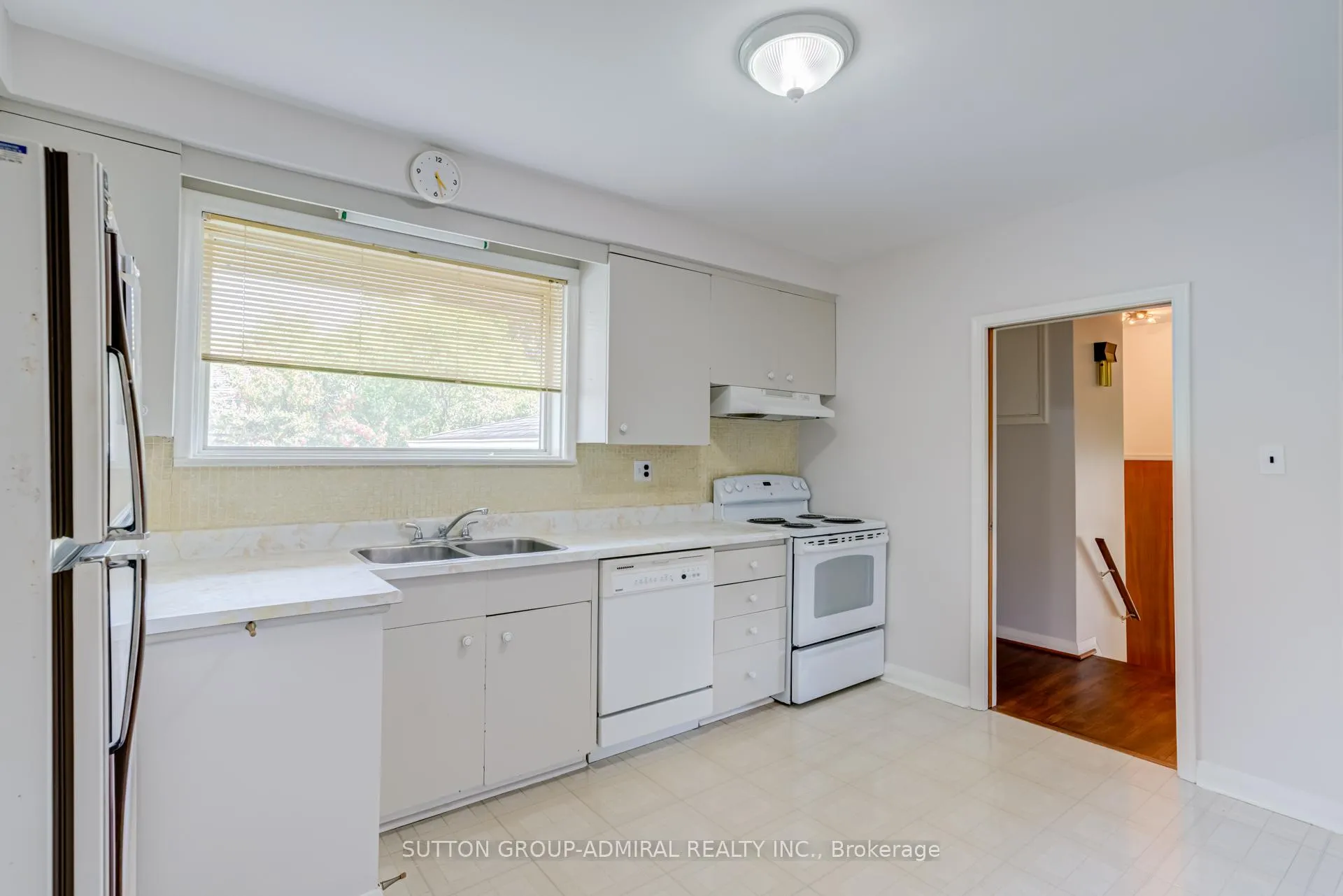 Photo 9 of 72 Cornerbrook Drive, North York, Parkwoods-Donalda — HOMEH