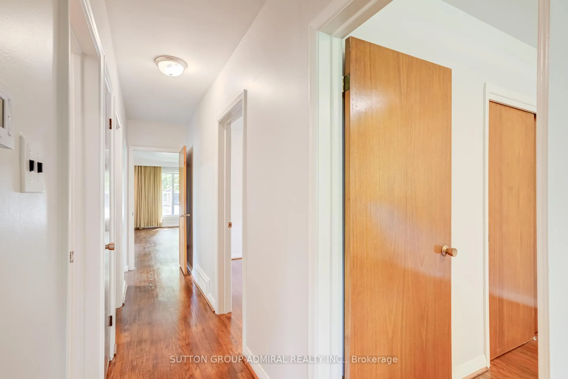 Photo 10 of 72 Cornerbrook Drive, North York, Parkwoods-Donalda — HOMEH