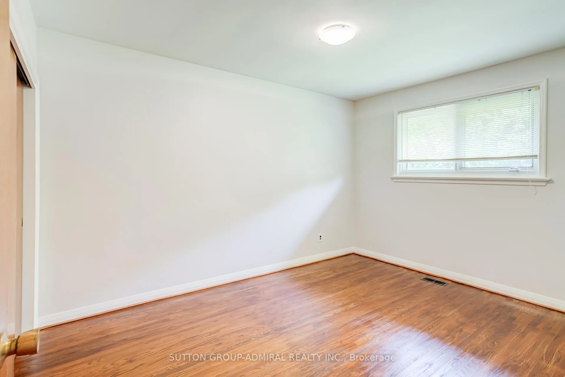 Photo 12 of 72 Cornerbrook Drive, North York, Parkwoods-Donalda — HOMEH